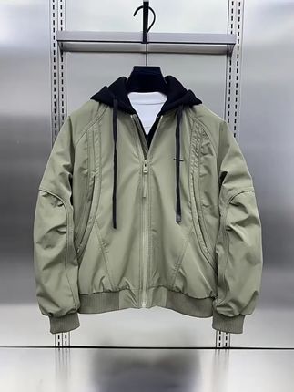 穿上它,街头潮流就是你的主场! 秋冬男士必备!这款美式连帽棒球服品质好、版型佳,穿上超帅气!#品质男装#夹克外套#秋季穿搭#早秋穿搭#男生秋日有效穿搭