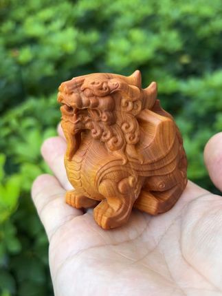 古法雕刻崖柏貔貅,桌面摆件提升运势! 喜欢收藏的朋友看过来!这款工艺精品值得入手!#崖柏手把件 #木雕工艺品#文玩手把件