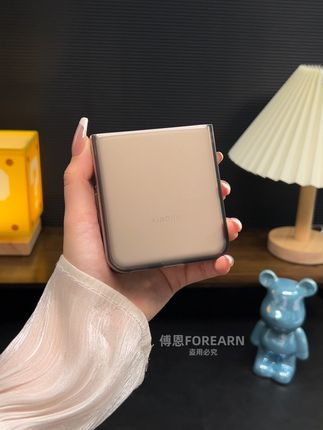 性价比王炸!Flip2透明壳奶茶价享旗舰工艺,磨砂细腻触感/ 性价比王炸!Flip2透明壳奶茶价享旗舰工艺,磨砂细腻触感/光面通透本色,学生党闭眼入的质感加分项!#学生数码 #小米mixflip2手机壳