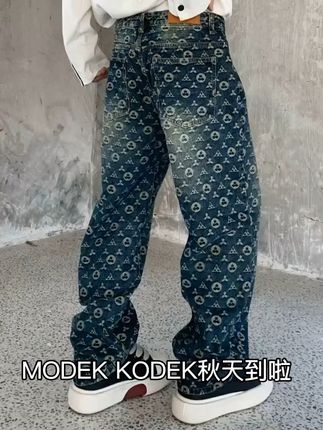 穿出复古范,宽松直筒牛仔裤,不满意就退! 秋冬季节必备!这款裤子上身效果超棒!关键还有运费险!喜欢就赶紧冲吧!!#牛仔裤#品质男装#直筒牛仔裤#显瘦穿搭#微胖男生秋天这样穿真的很帅