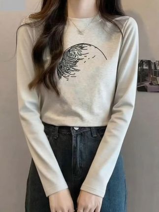 穿上这件显瘦T恤,轻松换季不用愁! 姐妹们!秋冬必备款式的T恤来咯~ 这次是运费险哦!!可以放心入了!!