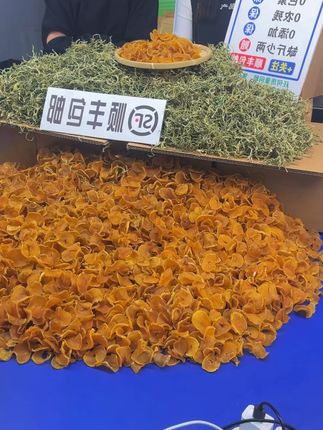 东北地道风味,晒干的土豆也能这么香! 今天又做了很多豆制品!有喜欢吃的吗?评论区留言哦~#零食#优质农产品#家乡特产#童年记忆小零食#童年零食