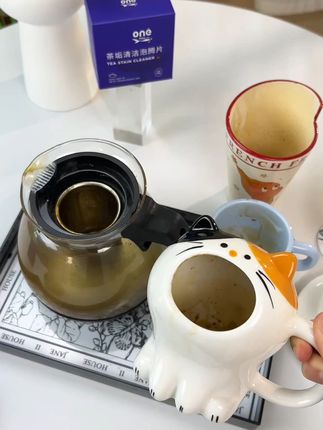 杯子里的#茶垢 #咖啡渍 #奶渍 难清洁,来试试这个#onefull茶垢泡腾片 深度清洁免手洗太方便了!