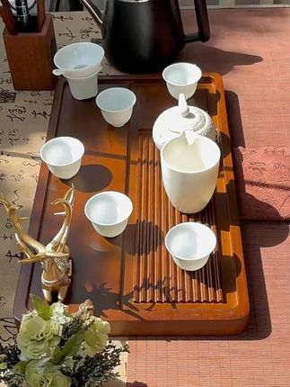 一块好的实木茶盘,不仅是品茶的工具,更是品味生活的载体! 精选优质实木打造,纹理自然清晰,每一道纹路都是自然的馈赠,为茶席增添古朴雅致的氛围!#好物推荐🔥 #居家好物 #召唤茶友 #茶具 #茶桌茶台