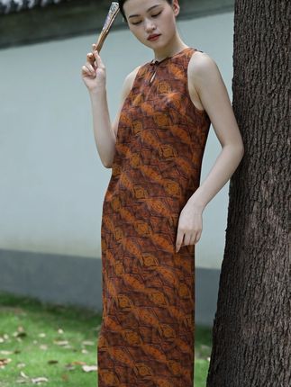 穿上这件真丝连衣裙,你就是国风最美的那一个! 秋冬穿啥?这款裙子让你温暖又时尚!#显瘦穿搭#高级感穿搭#连衣裙#显瘦连衣裙#穿出自己的风格