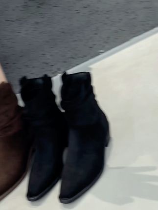 冬天再也不怕冷!这款加绒保暖堆堆靴太暖和了 姐妹们!这个冬天一定要试试这种靴子啊!!真的太好穿了!关键还不贵!快冲吧!#显高显瘦显腿长#保暖又好看#加绒保暖#短靴#秋冬穿搭新鲜感在线