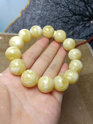 戴上这手串,气质提升不止一点点! 俄罗斯原矿精品!这颗手串是真漂亮啊!!!#蜜蜡 #蜜蜡手串 