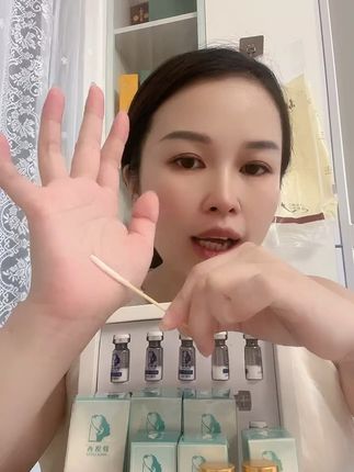 肌肤暗沉?一抹即亮,紧致修复双管齐下! 皮肤暗沉没光泽?试试这款套装!一瓶就能改善肤色!#护肤#好皮肤养出来#护肤分享#紧致提升淡化皱纹#秋天的情绪价值是好皮肤给的