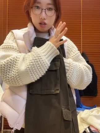 穿上这条弯刀裤,秋天也能复古潮酷! 这个裤子真的太好穿了!面料舒适又柔软,版型宽松不紧绷,关键价格还这么划算!!#秋冬穿搭#韩系穿搭#休闲裤#显瘦裤子#轻松摆脱路人感的韩系穿搭