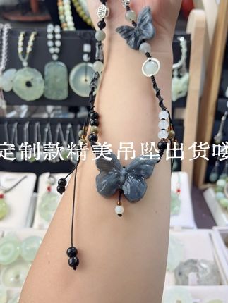 岫玉吊坠,自然之美,佩戴出独特韵味! 定制款精美吊坠上新喽,都是孤品喜欢哪个快来直播间找我吧#岫玉原产地 