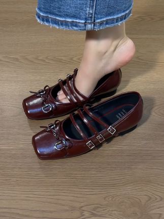 趣味设计,轻便又乖巧~ #复古单鞋搭配 #软底软面穿上超舒服 #舒适透气不闷脚 #玛丽珍单鞋小皮鞋 #今天穿什么