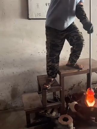客厅瞬间高级感!意式琉璃花瓶点亮家居氛围 家里没装饰太单调?这款创意摆件让空间更温馨!#手艺人#非遗文化传承#传统手艺#文玩#一见爱上非遗文化