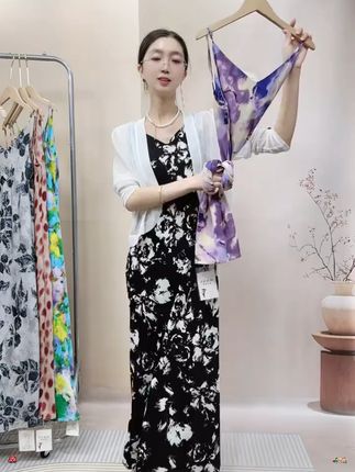 穿上这条显瘦鱼尾裙,包邮还能放心退! #碎花吊带连衣裙#显瘦显高显气质 