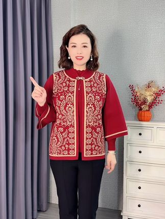 妈妈秋冬新装,穿出高贵气质,运费险退货无忧! 姐妹们!这个冬天一定要给自己买一件厚实保暖又好看的外套呀!!! 运费险哦~可以放心拍了#秋冬穿搭#妈妈装#中老年女装#大码女装#被秋日氛围感穿搭拿捏了