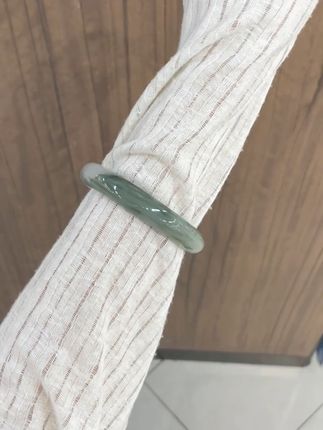 天山翠玉手镯,自然之美,佩戴即享受! 想买高品质玉石却不知咋挑选?这款高端精品帮你解决难题!
