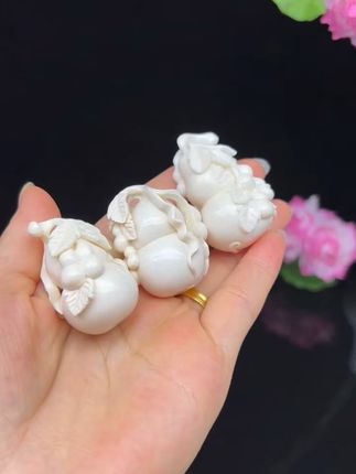 天然猛犸象牙葫芦,送礼自戴都合适! 今天又做了几个小物件!有喜欢的吗?评论区留言哦~#文玩#高端文玩#文玩配饰#猛犸牙#猛犸象牙