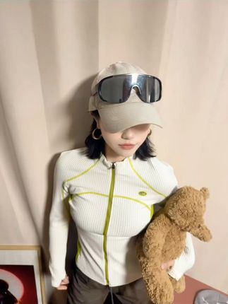 辣妹必备!户外运动显瘦神器,轻松驾驭健身瑜伽 秋冬穿啥?这款瑜伽服修身又保暖!#健身穿搭#运动穿搭#穿搭分享#显瘦穿搭#chic拉满的流光运动风穿搭