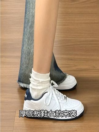 小白鞋穿出复古范,轻松百搭显轻便! 这款休闲板鞋又酷又有范!#百搭鞋子 #好穿又好搭 #板鞋 #休闲板鞋 #拿捏秋冬叠穿公式