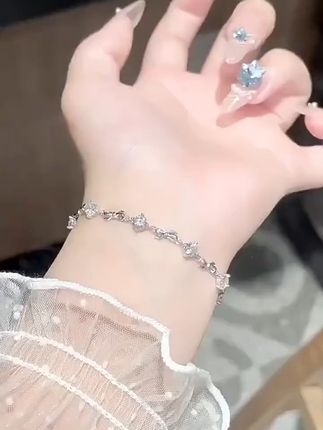 闪耀公主手链,生日礼物首选! 想送女儿一份特别的礼物?这款足银手链让爱意满满!#礼物#小众设计感#手链#银饰#礼物推荐