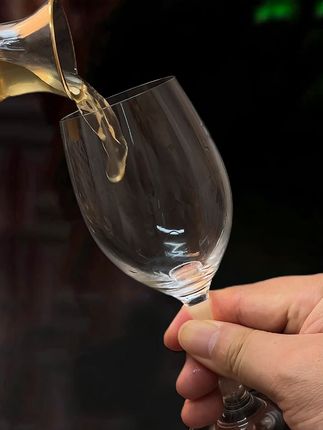 天冷别喝凉饮!温一壶房县黄酒洑汁,甘甜入喉暖全身,这股子暖意,只有老味道才给得了!# 冬天喝黄酒的好处 #房县黄酒洑汁