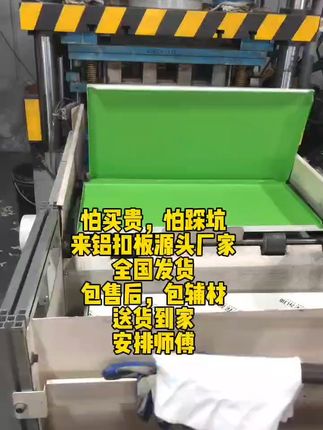 告别油腻厨房,哑光吊顶让空间更清爽! #玩法达人投稿激励计划 #这是一条蓄谋已久的毕业视频 装修不知道选什么材料?这种材质美观又实用!