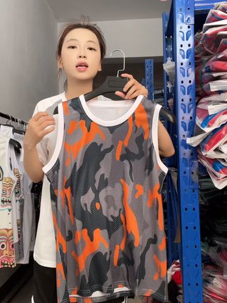 情侣同款背心,透气舒适,包邮还能免费退! 男士秋冬必备!这款保暖又舒适的棉衣,拍一发六还包邮,有运费险!#更适合小个子的不露腿穿搭#就用这个转场去溜达吧#夏季干净风穿搭#肩窄膀粗的人适合穿什么#羽毛球人有自己的Labubu
