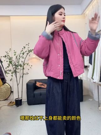 穿上这件显瘦棉服,秋天也能美美出门! 冬天怕冷又想穿得好看?这款保暖又好看的棉服帮你解决难题!#秋冬穿搭#显瘦穿搭#秋季穿搭#短款棉服#秋冬穿搭新鲜感在线