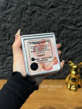荣耀Magic V Flip2绝配壳!磁吸连体中轴开合超顺, 荣耀Magic V Flip2绝配壳!磁吸连体中轴开合超顺,一体膜防刮防尘,PC磨砂手感细腻,四角加厚防摔,精致女孩必备!#手机壳测评 #荣耀magicvflip2手机壳