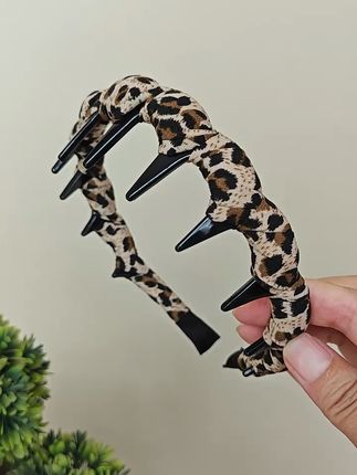 告别扁塌头发!这款豹纹发箍让你一秒变女神 秋冬必备!这款发箍不仅好看还实用,戴上它让你头发更蓬松!#时尚饰品 #发箍 #齿梳发箍 #头饰发饰 #网红发饰