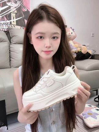 森马厚底增高小白鞋,透气舒适,还有运费险 姐妹们!这个鞋子真的太好穿了!!关键现在有运费险!!可以放心入啦!!#夏日轻氧感穿搭给视觉降降温#围观红人神级出片现场#用张元英进行曲打开初恋风穿搭#夏日fitcheck卷起来了#素颜试穿网络爆款衣服