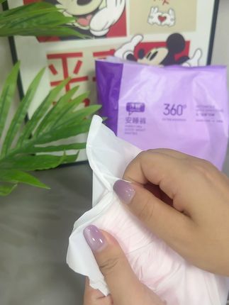 夜用防漏,安心入眠不再担心漏夜问题 经期夜晚总被漏液、闷热折腾得睡不好?子初普通安睡裤就是救星!它像温柔的小护盾,紧紧裹住身体,把漏液牢牢挡住,再也不用半夜慌着换床单。软乎乎的面料贴在身上超舒服,还能悄悄散走闷热,哪怕量大的日子也干爽。穿上它,终于能卸下顾虑睡整觉,这份踏实安心,真的能抚平经期的烦躁!#好物推荐 #安睡裤 #生理期 #卫生巾推荐 #轻薄透气