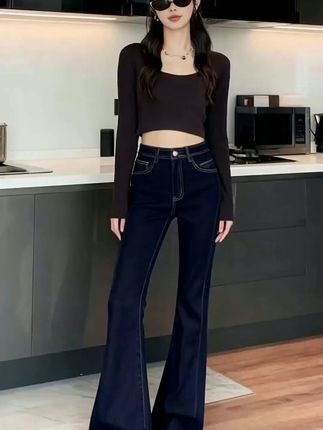 我发现了…. #秋冬穿搭 #显高显瘦显腿长 #牛仔裤 #微喇裤 #秋冬穿搭新鲜感在线