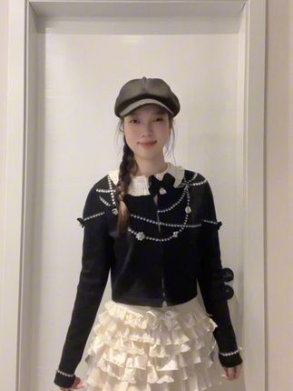 穿上这件轻奢开衫,通勤变美不再难! 冬天怕冷星人的救星!这款加绒外套不仅暖和还好看,关键运费险还能退哦~#我是又甜又酷的流光系少女
