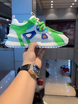 穿上这双增高鞋,轻松告别平底烦恼! 姐妹们!这个鞋子真的太好穿了!!!而且现在下单还包邮哦~还有运费险呢!就是说如果不喜欢还可以退回去哈~ #夏日通勤休闲穿搭 #男鞋推荐 #软底软面穿上超舒服 #好穿又好搭 #老爹鞋