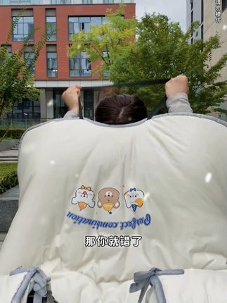 冬天骑车冻到咧嘴?这挡风被一裹,暖得能笑出声! #电动车挡风被 #骑车必备 #冬季必备