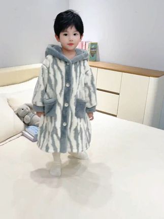 宝宝秋冬保暖新选择,珊瑚绒浴袍太软太舒服!