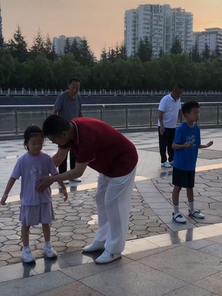 告别僵硬!轻松学会腔体吐纳功和松柔功 大人小孩一起练起来#站桩教学#太极锋哥