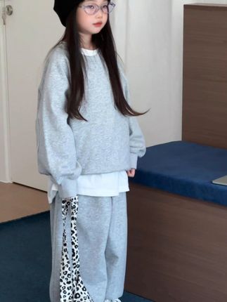 解锁日常时髦感!2025 女孩休闲三件套,女童春秋卫衣 + 打底衫套装颜值爆表~#女童穿搭 #秋季穿搭