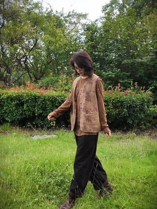 喜欢这个色系~ #把糖炒栗子穿在身上 #早秋穿搭 #长袖t恤 #休闲穿搭 #被秋日氛围感穿搭拿捏了