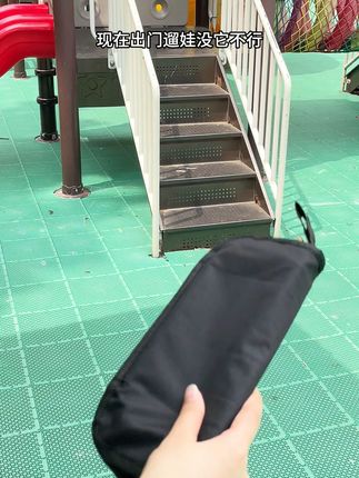 这个笔袋折叠板凳真的好用吗? #折叠凳子 #折叠马扎 #出行必备 带去两三次音乐节了,出去旅游也带,排队等车等地铁随地大小坐 #折叠椅