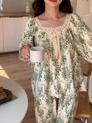 秋日必备 甜美公主风睡衣 巨舒服的睡衣,面料是那种软软糯糯的,贴身穿着也不好觉得束缚,给你极致的舒适体验,绿花设计,简约又不失时尚感,况且还是自带胸垫的,轻松应对不同穿着场景,喜欢就赶紧冲吧!!!#睡衣家居服 #面料柔软舒适 #透气舒适 #仙女必备 #轻松拿捏慵懒风穿搭