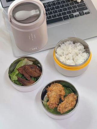 午餐不再将就,便携保温桶饭盒让你吃上热乎饭! 这个保温效果真的太好了!冬天装汤水也不烫手了!而且还是包邮哦~还有运费险呢!可以放心入啦!!#好物推荐🔥#保温饭盒#带饭上班#饭盒#便当盒