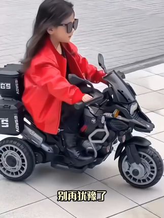 宝宝爱不释手的遥控越野小车! 孩子都爱玩玩具,这款能骑还能跑的小车超好玩!