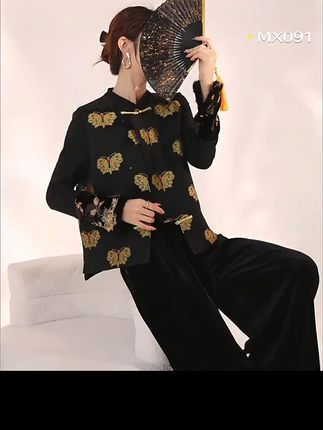 穿上这件国风背心,美翻整个秋天!包邮退货无忧 秋冬穿啥?这款包邮的新款国风服饰帮你解决难题!马甲做工精细让你放心购物!#穿出高级感 #国风古韵 #高级感穿搭 #新中式穿搭 #马甲的显贵穿搭