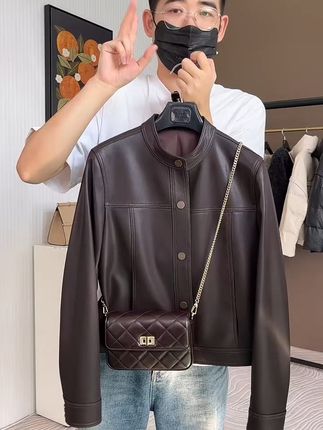 穿上这件短款真皮皮衣,显瘦又气质!放心买,运费险保障退货无 秋冬穿啥?这款皮衣帮你解决难题!运费险让你放心购物!#秋季穿搭#真皮皮衣#显瘦穿搭#品质女装#秋季日常实用穿搭思路分享