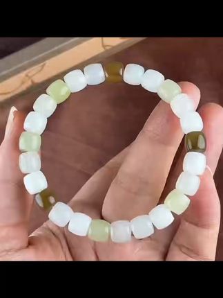 天然和田玉直切多宝老型珠 苹果珠 路路通 手串手链 玉质细腻油润,纯手工打磨,油性好,越带越润 尺寸:7×8mm左右#这也能开播 #2025第三只眼看中国