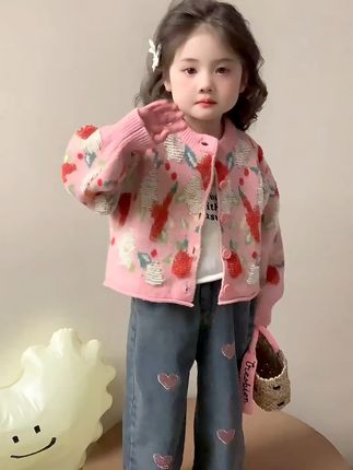 宝贝穿上新外套,妈妈再也不担心换季烦恼! 秋冬季节孩子穿啥?这款洋气开衫毛衣超暖!运费险可放心入~#女童穿搭#面料柔软舒适#生女儿就要这样穿#针织开衫#初秋一周不重样穿搭