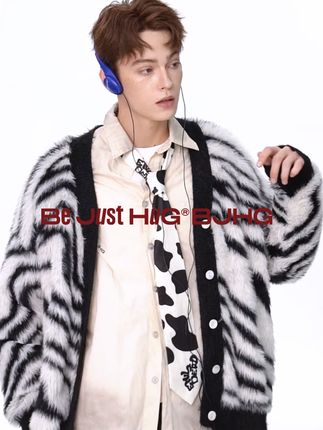 谁能拒绝在冬天拥有一件柔软的开衫呢~ #BJHG毛衣 #开衫外套 #天冷了记得穿得毛绒绒 #秋冬穿搭实用主义 #BJHG不计后果