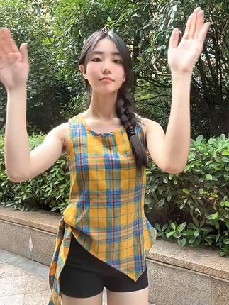 👗2025必备!小众格子背心🎨韩系小众高级感的背心! #格子控 #吊带 #显瘦穿搭 #吊带背心 #梨形身材穿搭大赏