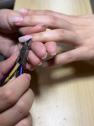 告别死皮烦恼,高品质美甲剪轻松搞定! 姐妹们!这个小东西真的太好用了!!!而且现在下单送保护套还包邮哦~还有运费险呢!就是说如果不喜欢还可以退掉哈#易剪彩钛D07#死皮剪 #死皮剪推荐#美甲工具 
